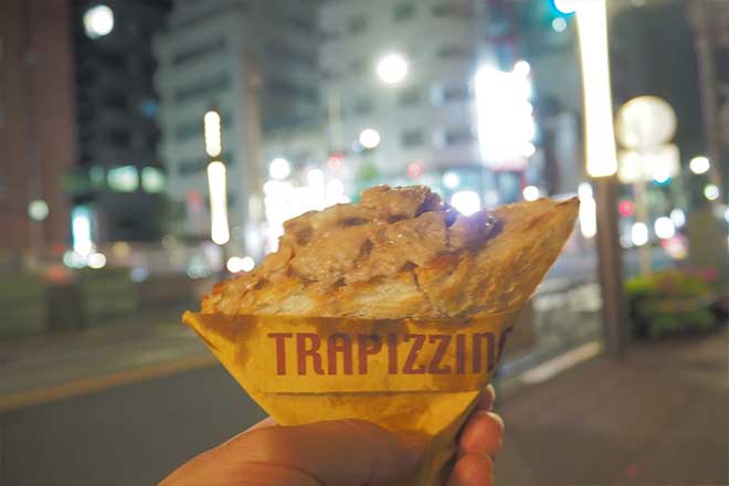 Triangular pizza sandwich