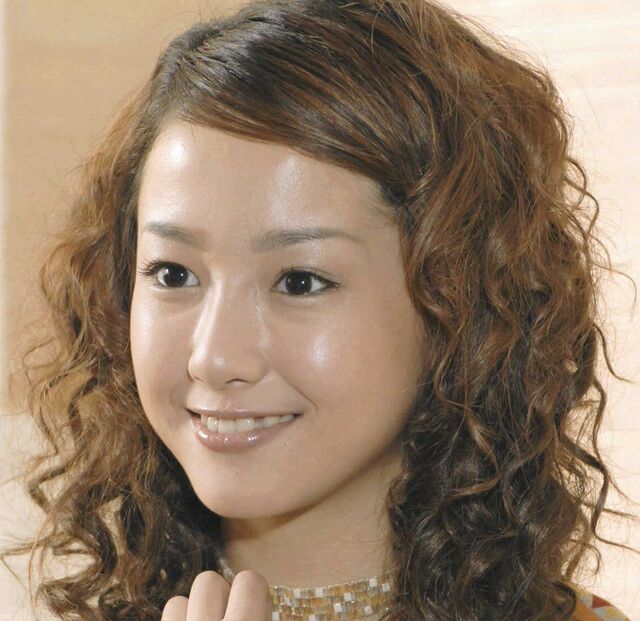 She's a different person..." "What's with your gaze? Erika Sawajiri's latest "drastically changed" appearance has caused an uproar on the Internet: "I was surprised," "I cried a liter of tears..." "Let's burn it into our eyes!