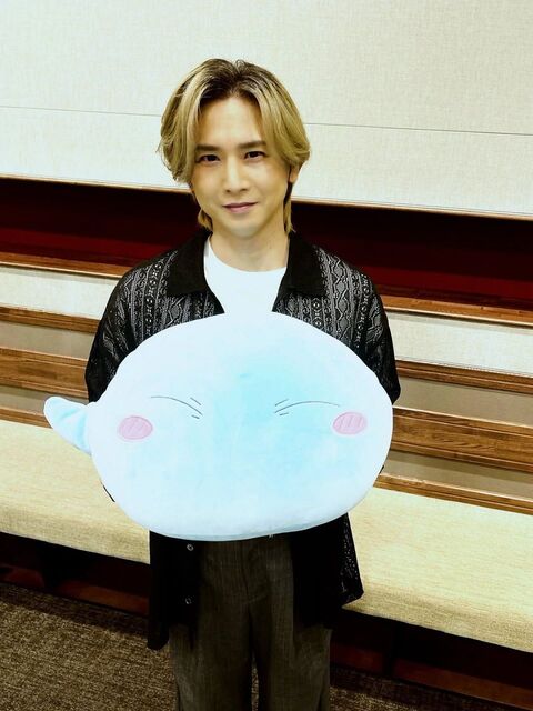 What is this bijou? Two months after his surprise marriage, Koichi Domoto's drastically changed appearance has been greeted with comments such as "It took me a while to understand...," "A different presence," and "He's so charming.