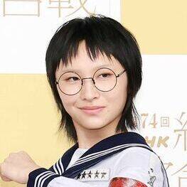 Without glasses, she looks different. "Who is this beautiful woman?" New School Leaders" SUZUKA is "totally different!