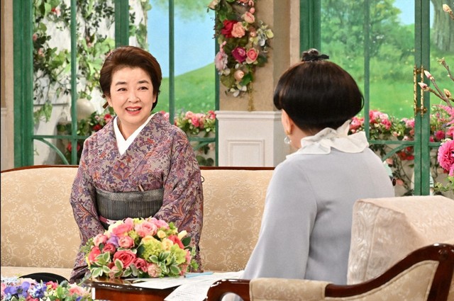 Popular actress "real father" and "foster father" care for each other. Her own mother passed away 36 years ago.