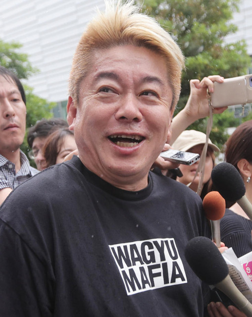 Takafumi Horie sarcastically responds to some of the posts with "I'm sorry" and "I'm sorry!"