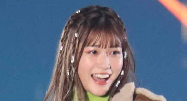 She's on the show! Meruru's appearance in a "mini-skirt" on a "see-through" show was met with a reaction of "Oh my God" and "What's going on?