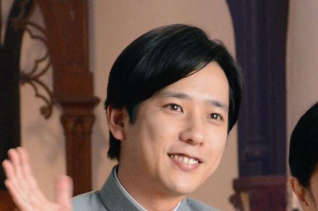 The "in-flight shot" of Arashi's Kazunari Ninomiya on his return flight caused a stir: "I can't believe it," "At least I'll be in business class...," "Welcome home, thank God you're back safely.