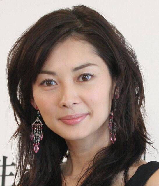 「久しぶりに見た」伊東美咲48歳最新姿にフォロワー驚がく「目元が」夫はパチンコ会社社長