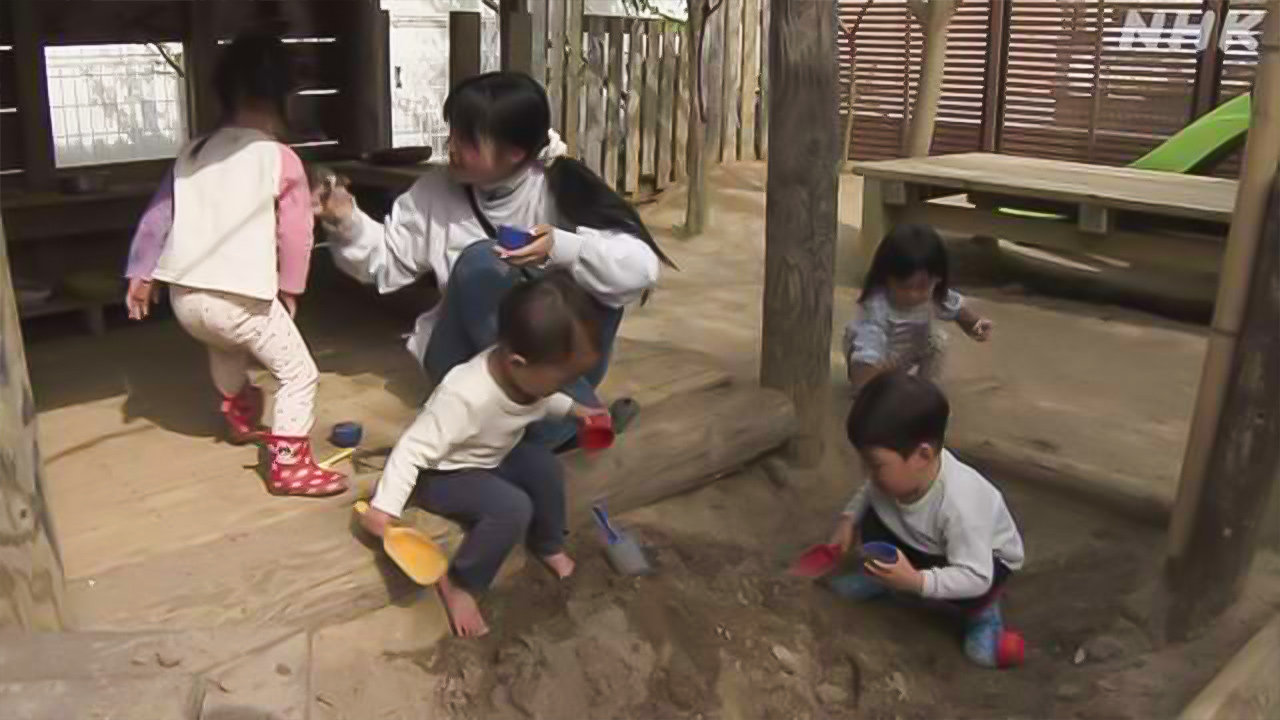 Nursery school in Shiogama, Miyagi Prefecture, discusses what to do in the event of an earthquake.
