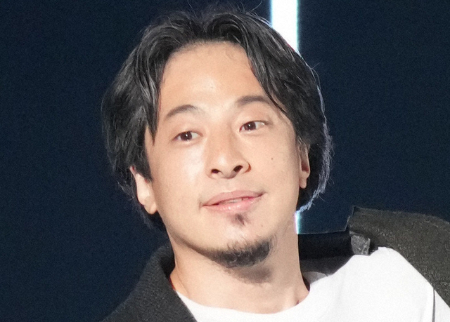 Hiroyuki apologizes, "I apologize and retract my statement."