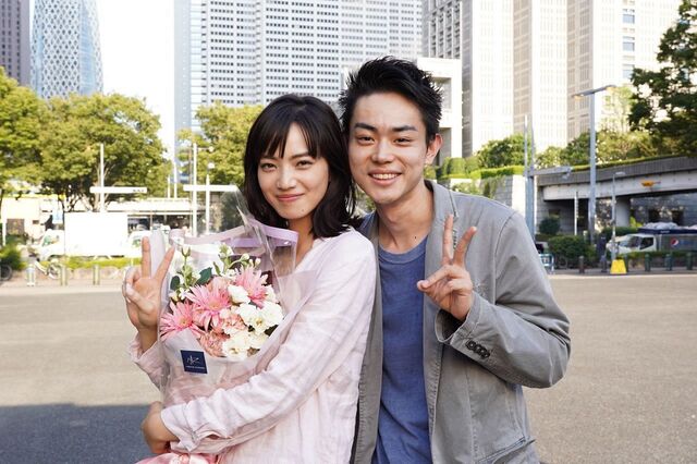 I thought she was going to get married from the time we performed together." "The face I know is different from the one I know" and "It's amazing how much she has changed at once" are some of the comments on the appearance of Nana Komatsu, who has changed her mood after her sudden marriage to a popular actor and the birth of her child.