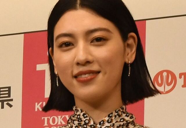 How do you wear this? Ayaka Miyoshi's radical "V-shape costume" caused a stir: "What's wrong with you lately?