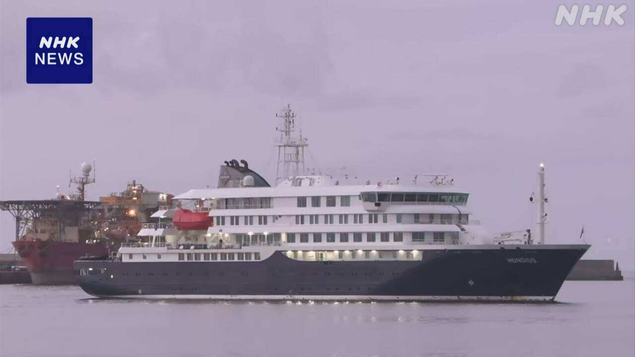 The boat on which the hantavirus was found arrived at the island and the guests disembarked.