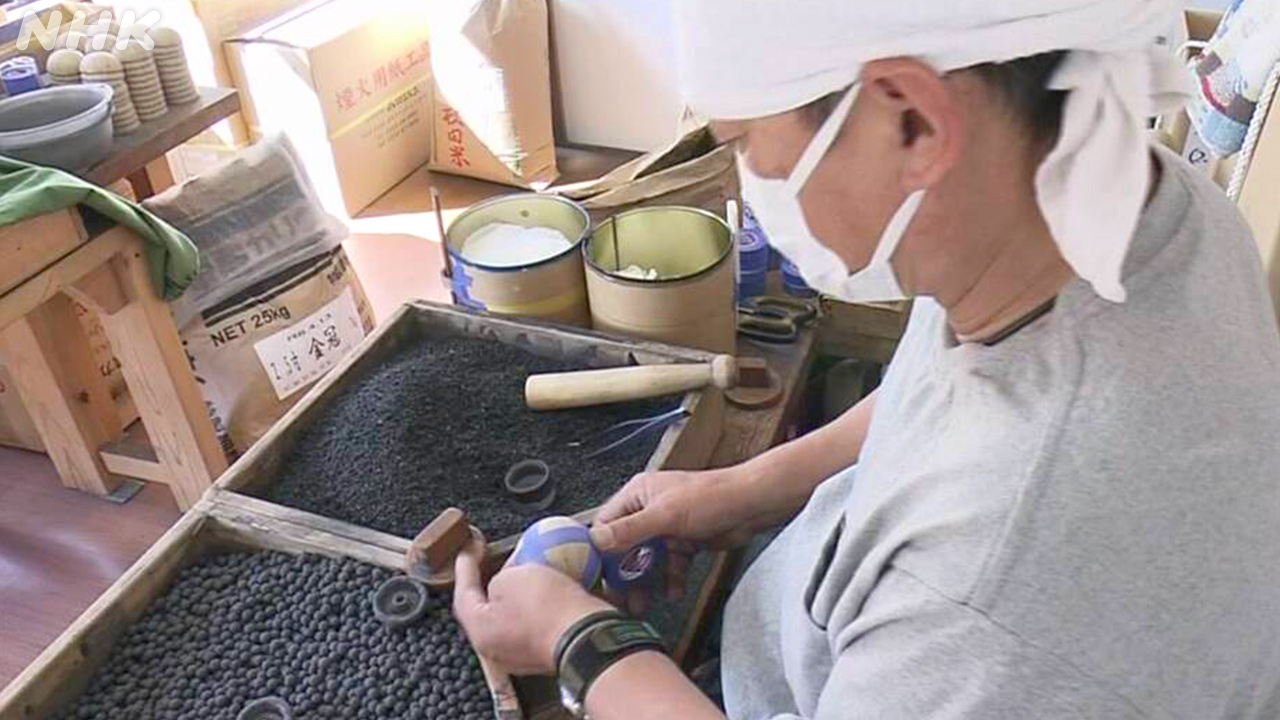 Tokushima Prefecture: Summer is coming soon, and fireworks are being made.