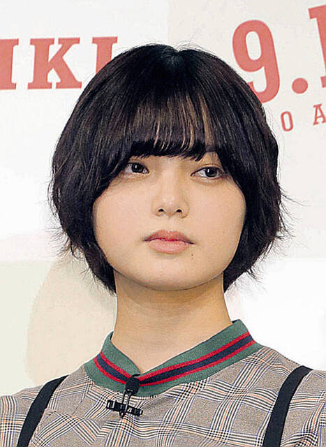 The recent photo of popular actor and sudden marriage to Yurina Hirate has caused reactions like "surprised," "a bit shaken," and "her face..." The couple's shot is also a hot topic.