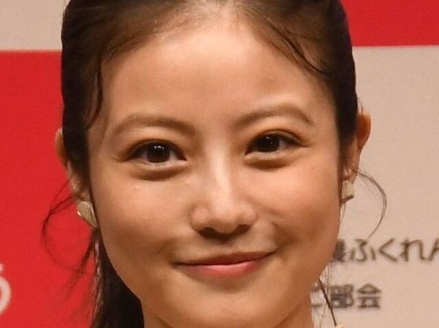 「見せるブームが来てしまうのか」今田美桜〝チラ見せ〟姿にファン仰天!「逆にそそる」「最高にキマッてます」「色っぽ...」「流行ってんの?」の声