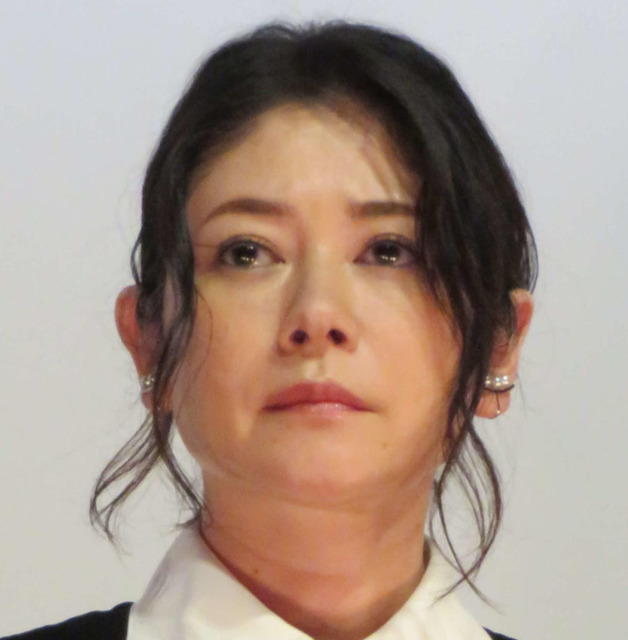 43歳女優「じゃあ私達のお父さんは懲役何年ですか笑」激怒した父親から“飛び蹴り”の過去
