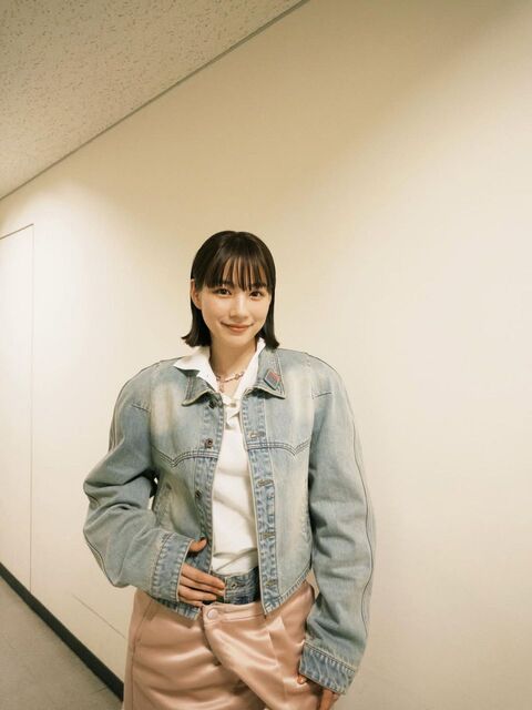 「高いの知ってたけど、こんなに!?」上白石萌歌&のん〝身長差〟ショットに驚きの声「萌歌ちゃんも背高めなイメージなのに」
