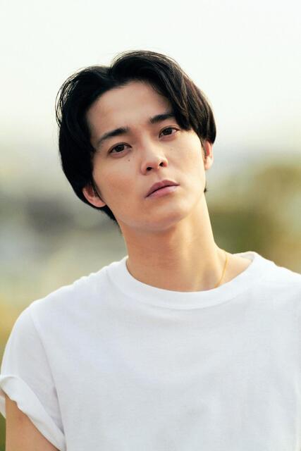 発表文が超達筆!京都の名店四代目イケメン俳優が結婚「運命の名の下に巡り合い」お相手は双子ユニットの姉左手薬指にはゴールドの指輪がキラリ