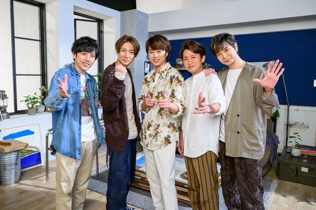 "I can't stop crying..." The announcement from the five members of Arashi surrounding Satoshi Ohno made fans say, "I screamed the moment I heard it," "They put fans first until the very end..." and "This is why Arashi is the best."