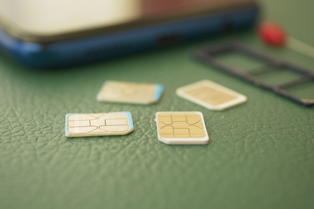 Why is the share of low-cost SIMs decreasing even though people want to keep their smartphone costs down? What is happening?