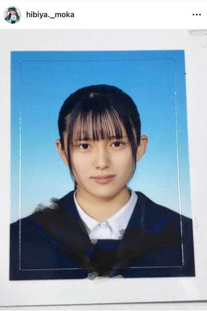 The 18-year-old idol, who made a striking gravure debut, has captivated the internet with her "middle school third-year photo," described as "already complete" and a "cool beauty."