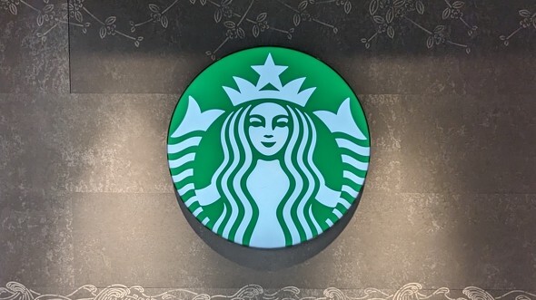 "Isn't that not allowed at home?" - Cold eyes on long stays at Starbucks, with "smartphone use" and "working on a PC" as well.