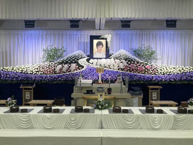 中村玉緒さんの通夜しめやかにさんま、松平健、和田アキ子、浅田美代子、王貞治氏、安住アナら参列