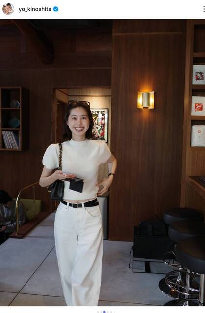 サッカー日本代表MF・佐野海舟と結婚を公表...モデルがへそ出しルック!「可愛すぎ」スタイル抜群の木下桜
