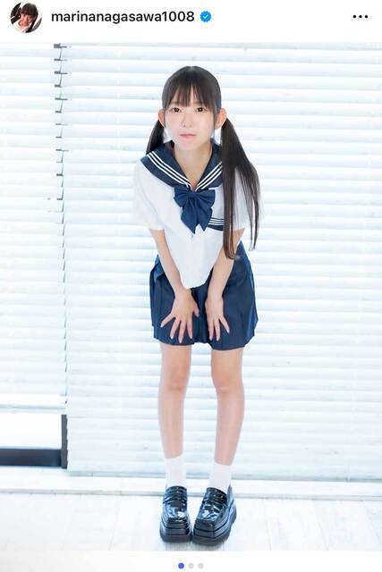 The baby-faced F-cup gravure idol, 30 years old, has received reactions in her sailor uniform: "It looks completely natural" and "Are you starting middle school?"