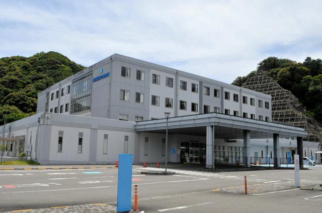 A doctor was unable to recognize a subarachnoid hemorrhage in a CT scan, and the patient underwent emergency surgery at another hospital.