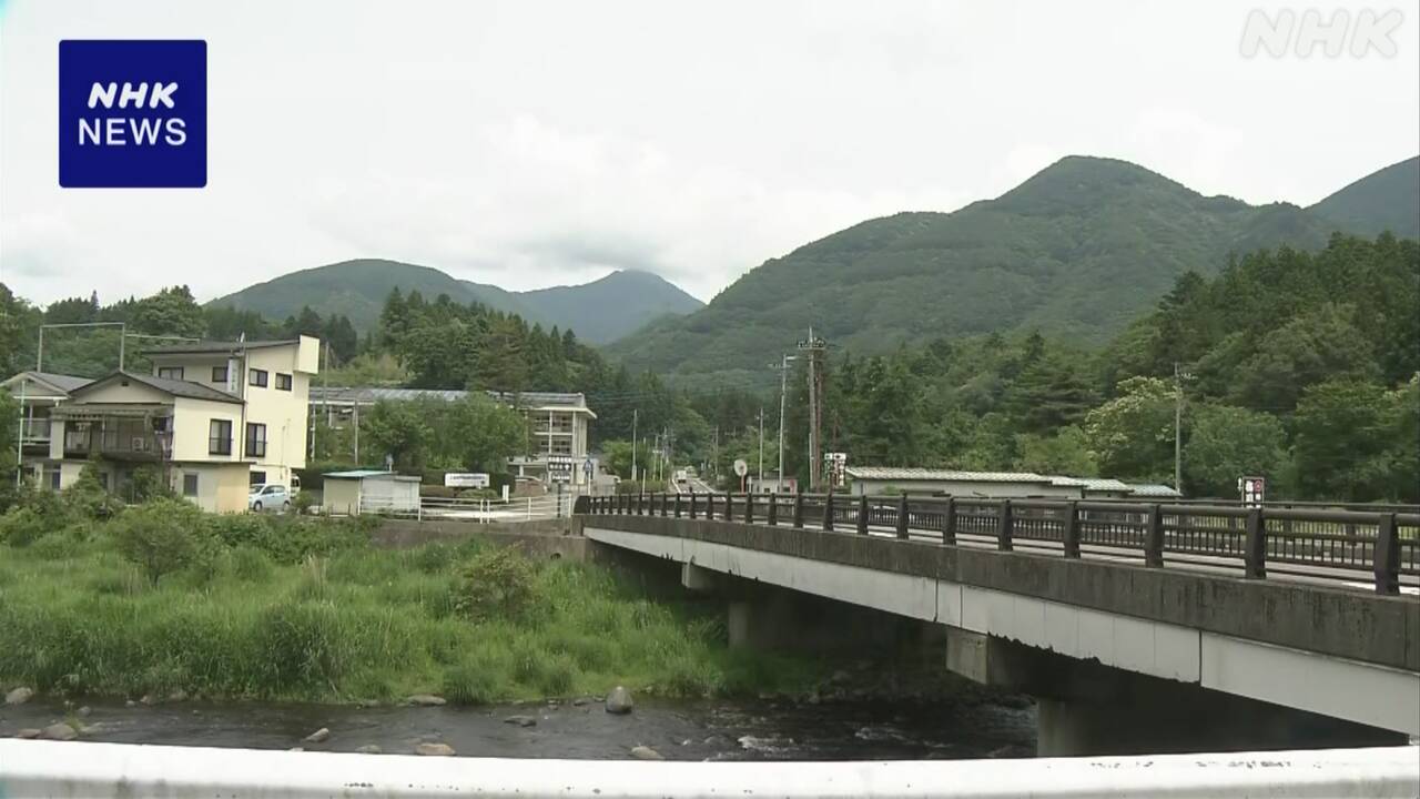 In Tochigi Prefecture, a man was attacked by a bear in a field and suffered serious injuries.