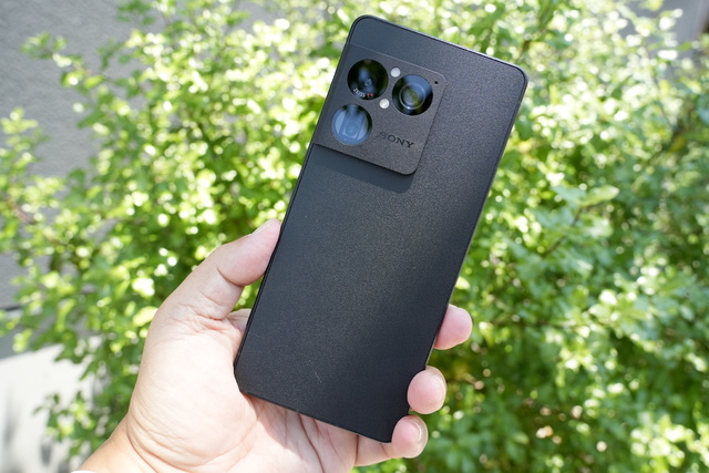 Is it worth buying even if it costs over 230,000 yen? Who is suited for the all-inclusive high-end Xperia 1 VIII?