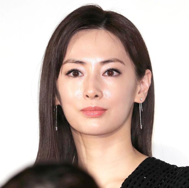 "What's going on?" "I woke up" Kiko Kitagawa's dress made people do a double take, and the internet was in an uproar.