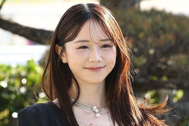 「やってんな...」異国の地で〝短さMAX〟ミニスカ煽りショット!森香澄に騒然「なんじゃこりゃ!?」「スカート上げすぎ(笑)」「かじりついて見た」