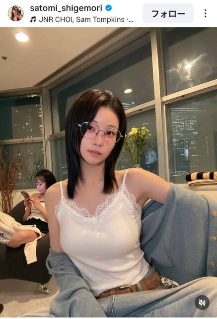 When she took it off, her style exploded with incredible impact! Her image changed dramatically, prompting the question, 'Who is she?' Fans are falling for Satomi Shigemori, saying she doesn't look 37.