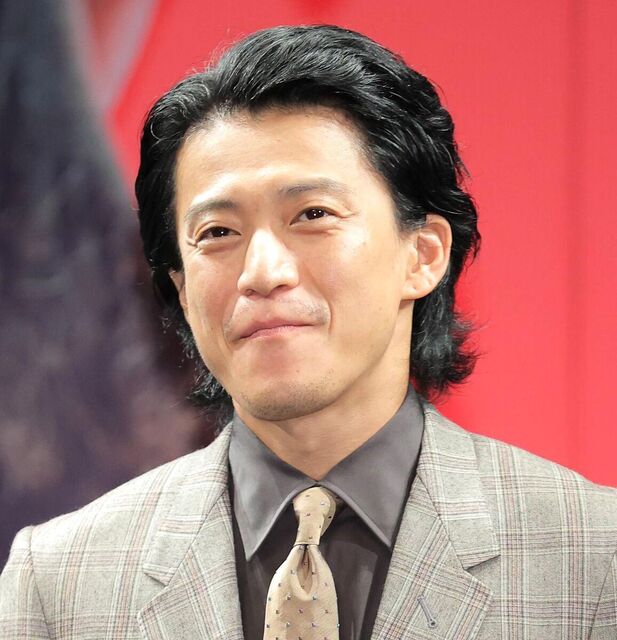 小栗旬「生意気ですげぇ嫌いだった」1歳年下俳優とバチバチ「15分で会話がなくなって。黙々と食べて帰った」