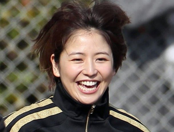 "Is it okay to show that much?" Six months after the surprise wedding, attention focuses on Masami Nagasawa in a "bold! white tube top" with comments like "feels like she lost a lot of weight" and "how is the marriage?" as she appears in a magazine.
