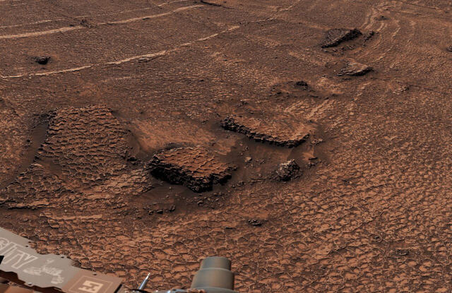 NASA's Curiosity rover encounters an unprecedentedly large 'honeycomb pattern' spreading across the Martian surface.