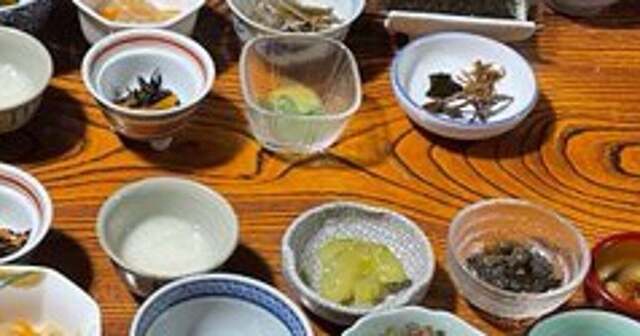 Breakfast at a Nagahama, Shiga ryokan is "too unexpected." Surprised voices at the number of small bowls lined up on the table.