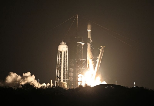 A SpaceX rocket collided with the lunar surface, and a giant telescope captured the impact.