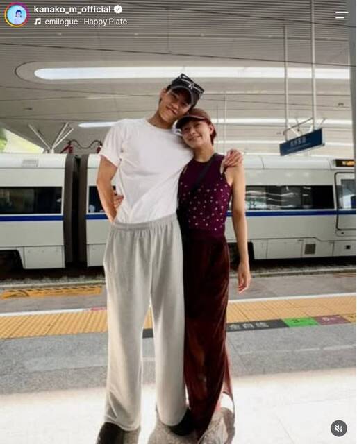 村上佳菜子「遠距離結婚」の夫を顔出し!「我慢できず...会いに行ってしもた」“武者修行”で海外へ...結婚2年