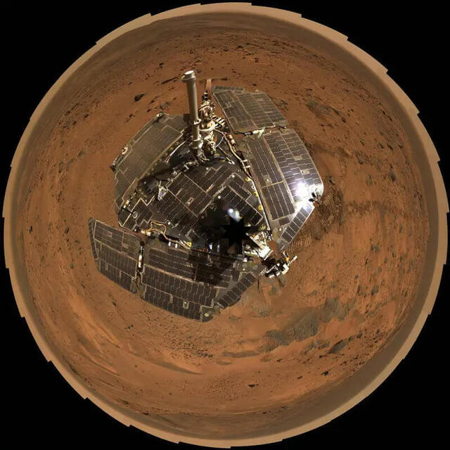 New evidence of water that once existed on Mars has been discovered from data collected by NASA's Mars rover, Spirit.