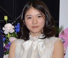 「面影なくてビックリ!」「同じ人とは思えない」松岡茉優、最新姿に騒然「結婚後から感じが...」「変わったなあ」トップアイドルとの結婚から2年