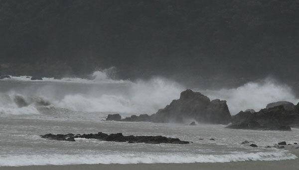 Why did Typhoon No. 15 "run backward"? The first landfall in Ibaraki in statistical history: the atmospheric anomaly revealed by Japan Meteorological Agency data.