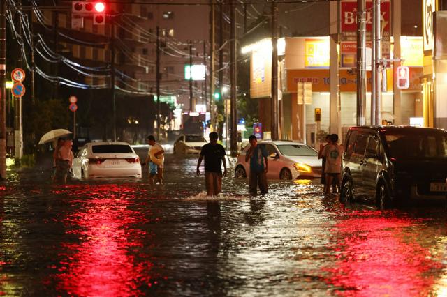 Special Warning in Chiba: Could Giant Vortex 'Monsoon Gyre' and an Unusual Typhoon Be Having an Impact?