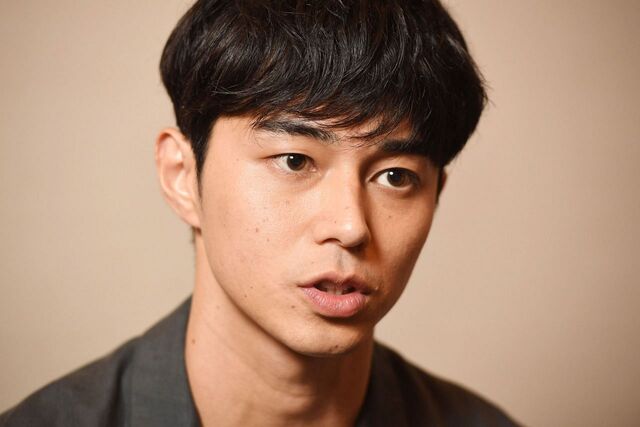 「え...東出昌大!?」再婚&先月まで音信不通...〝雰囲気一変〟姿に衝撃「変わりすぎやろ」「今こんな感じに...」「ワイルドになったり爽やかになったり...」