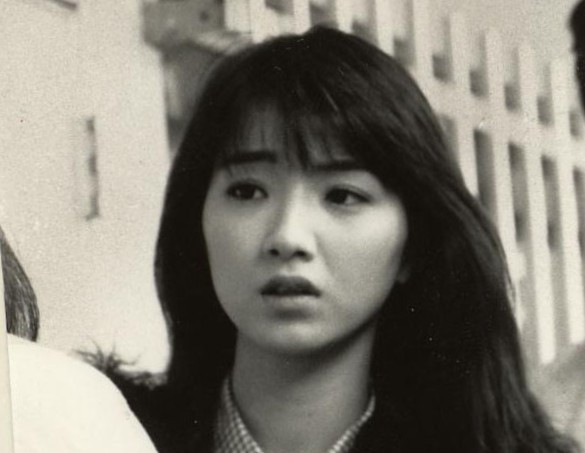 A former idol actress who was a friend of the legendary actress who died at 32 visits her grave, saying, 'Take your time traveling.'