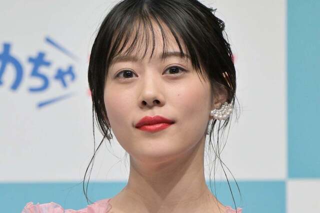“This wife is amazing!” Mitsuki Takahata’s miniskirt look has SNS glued: “World’s cutest,” “Totally my type.”
