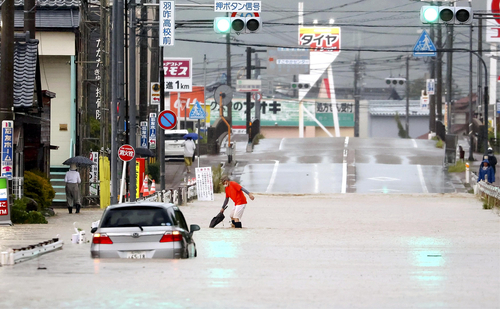 Heavy rain in Ishikawa and Toyama, caused by the occurrence of a 'linear rain band'... warm, moist air continuously flows into the front