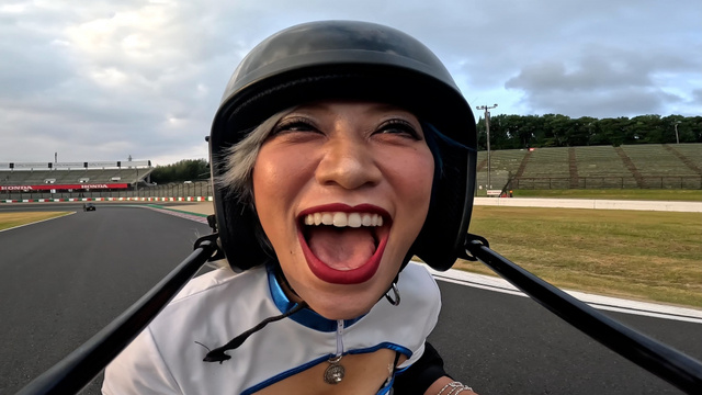 Party-chan Nobuko, in a daringly low-cut race queen outfit, "rarely seen" "Nobuko being toyed with" "You can see all sorts of things (lol)"