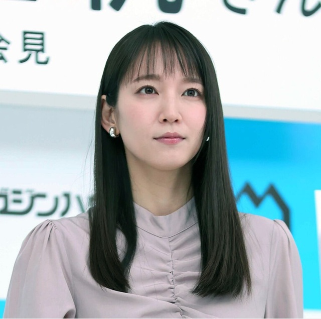 体のライン浮き出る!吉岡里帆テロンテロンの全身姿「あら」「リアルヴィーナス」「惚れてしまう」「美ですな」