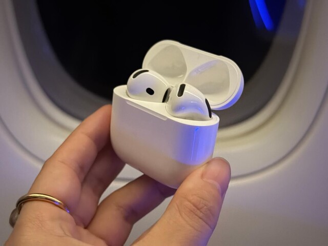 New AirPods 5 and AirPods 4—when I compared them on a late-night flight, I ended up wide awake and wired.